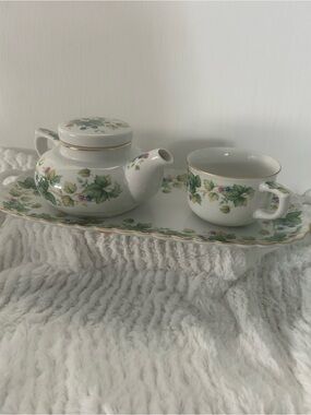 Andrea by Sadek Japan 2cup Teapot, Teacup & Serving Tray Raspberry Vine Pattern